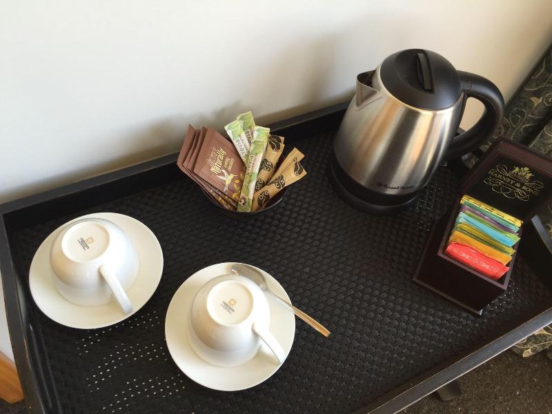 Te Puru Beach Lodge image
