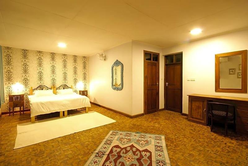 Boulevard Inn Mt Meru image