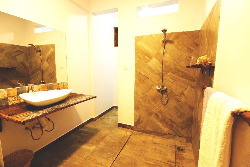 Boulevard Inn Mt Meru image