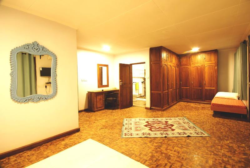 Boulevard Inn Mt Meru image