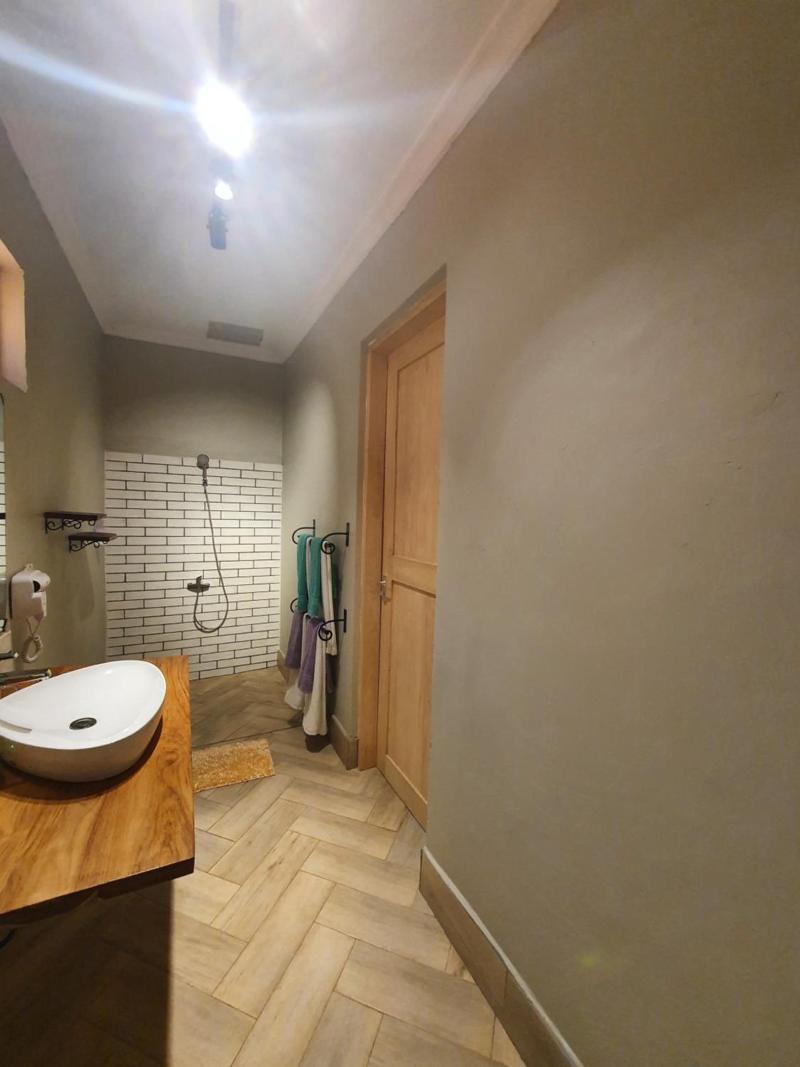 Boulevard Inn Mt Meru image