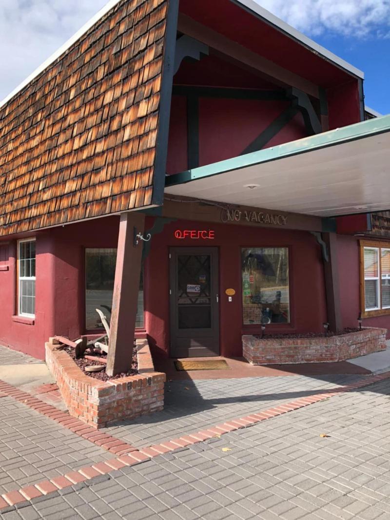 The Red Lodge Inn — general view