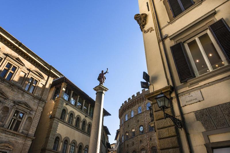 Parione Uno image
