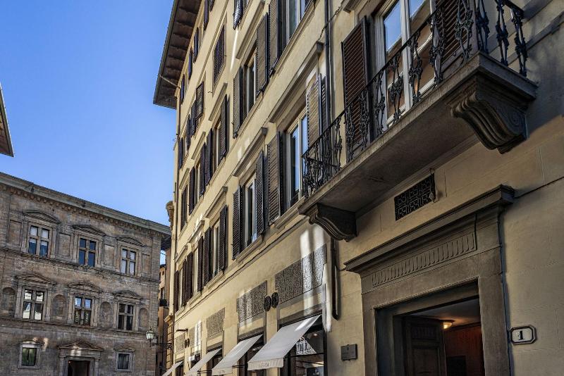 Parione Uno image