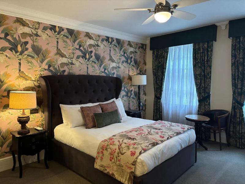The Clerk & Well Pub & Rooms image