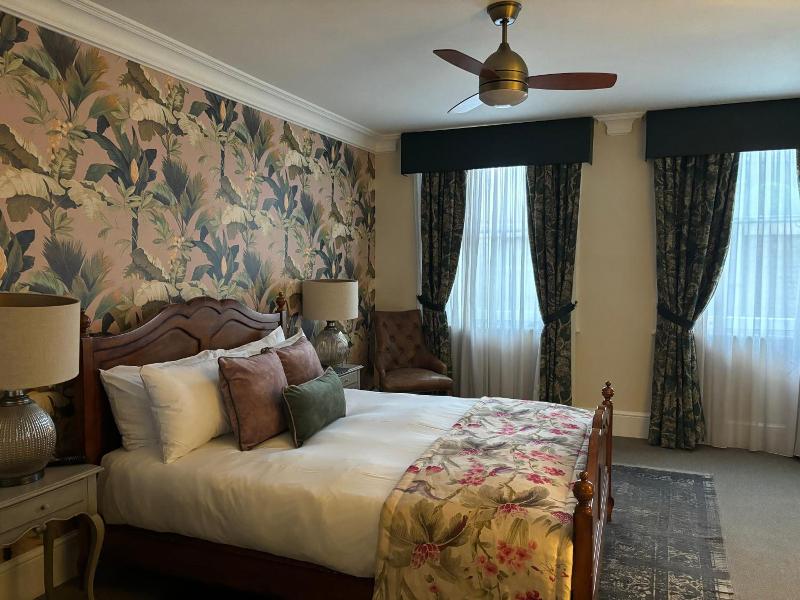 The Clerk & Well Pub & Rooms image