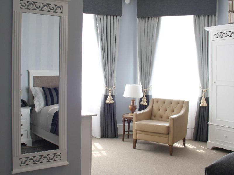 The Clerk & Well Pub & Rooms image