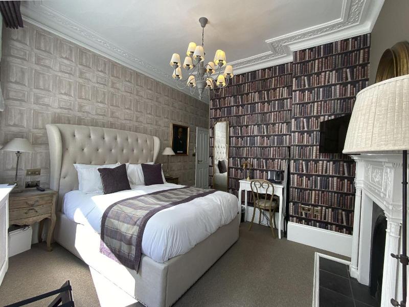 The Clerk & Well Pub & Rooms image