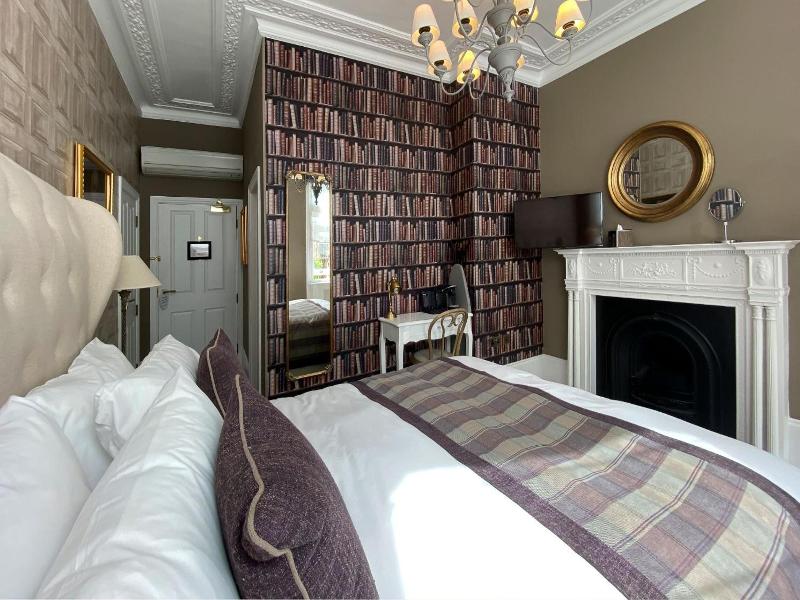 The Clerk & Well Pub & Rooms image