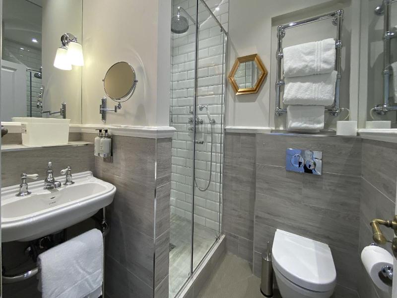 The Clerk & Well Pub & Rooms image