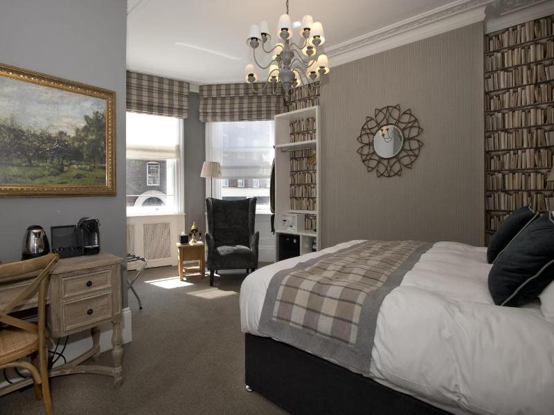 The Clerk & Well Pub & Rooms image