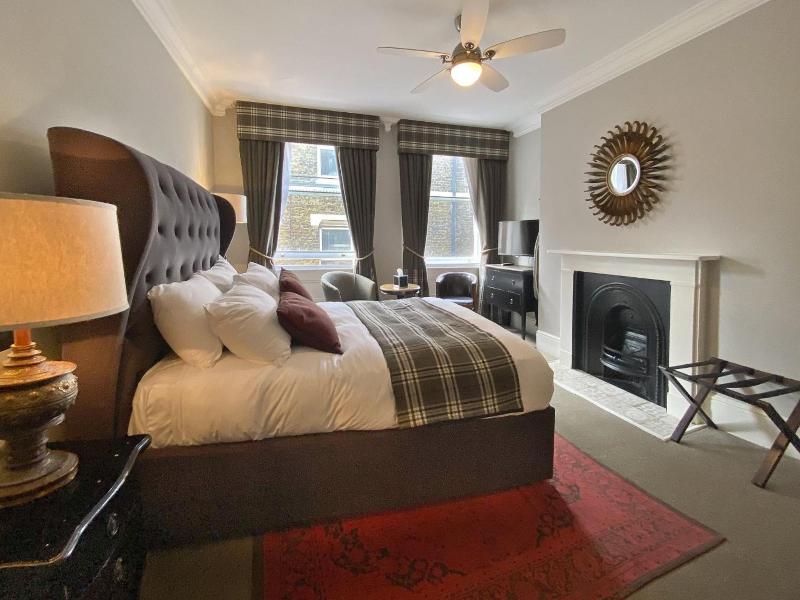 The Clerk & Well Pub & Rooms image