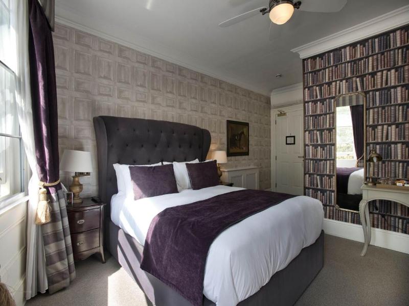 The Clerk & Well Pub & Rooms image