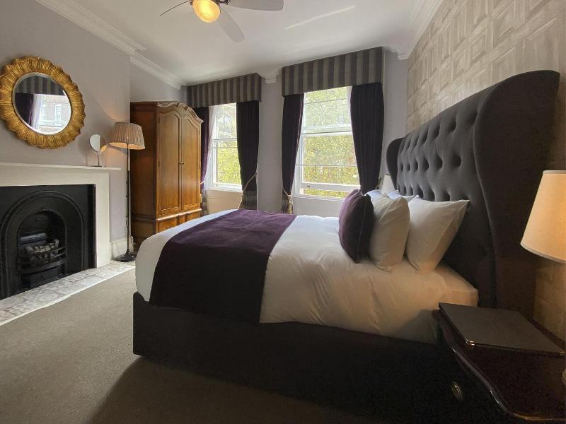 The Clerk & Well Pub & Rooms image