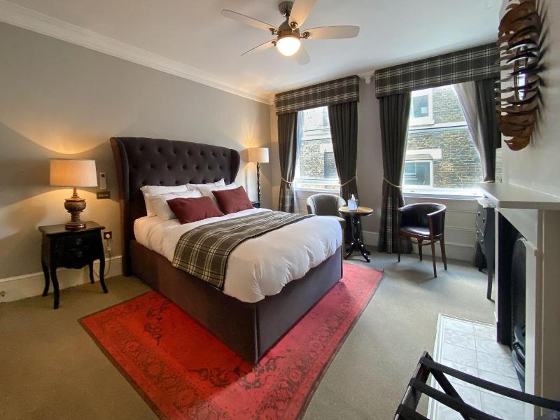 The Clerk & Well Pub & Rooms image
