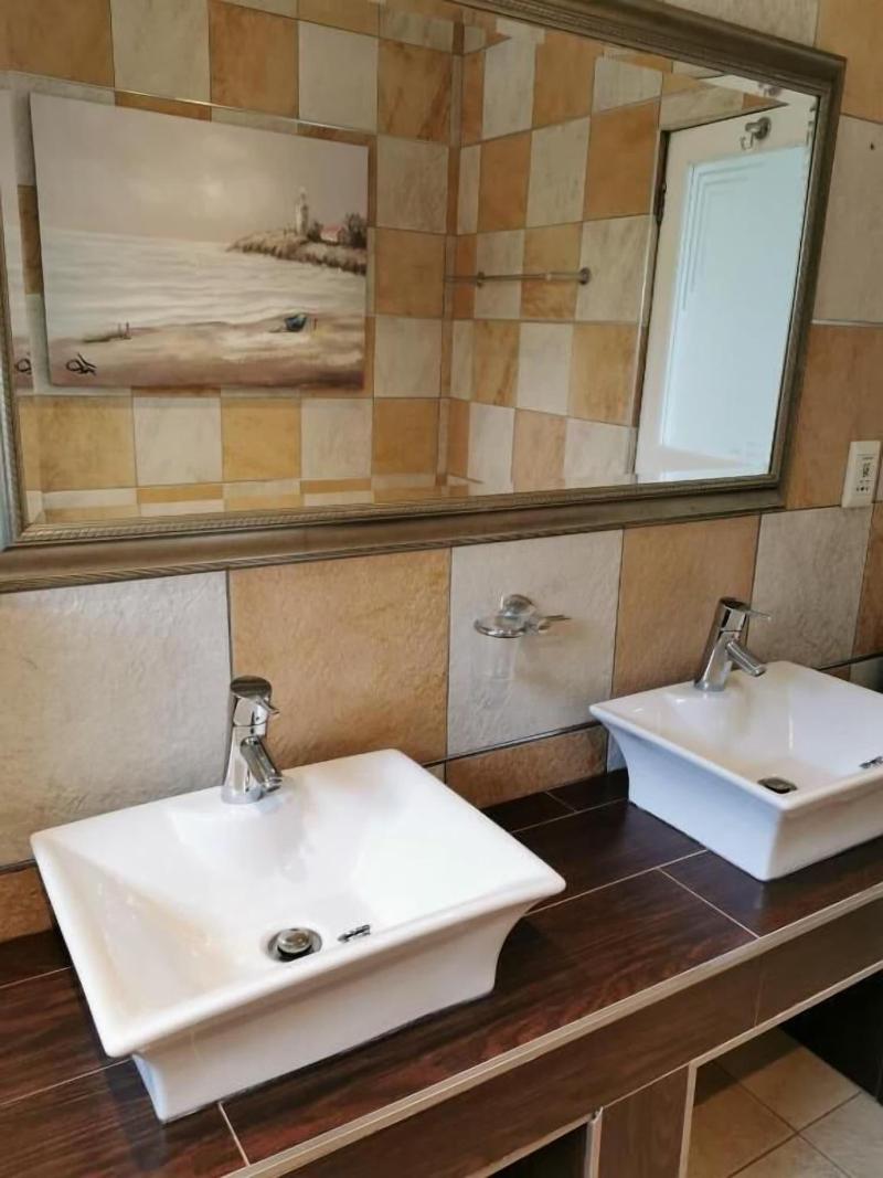 The Hamptons Guest House image