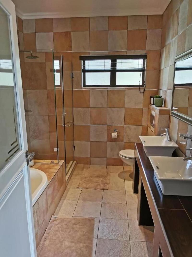 The Hamptons Guest House image