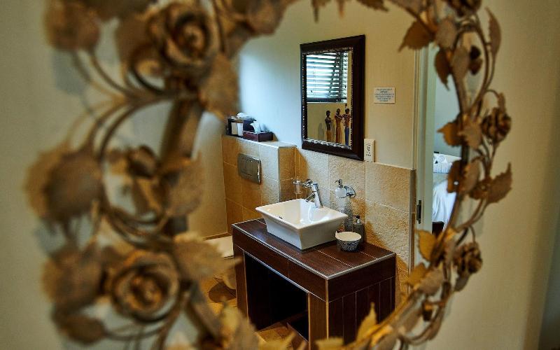 The Hamptons Guest House image