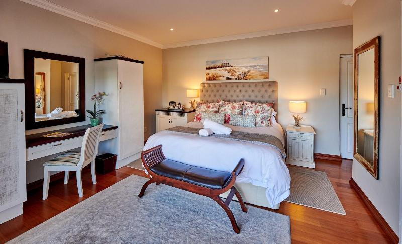 The Hamptons Guest House image