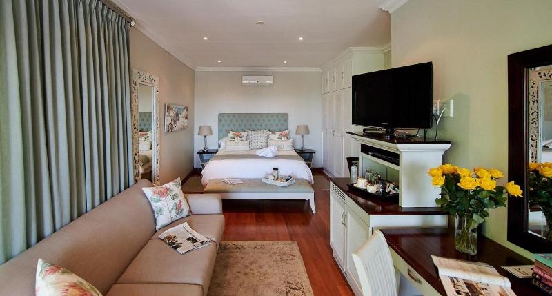 The Hamptons Guest House image