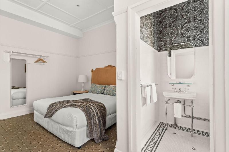 The Robertson Hotel image