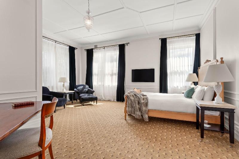 The Robertson Hotel image