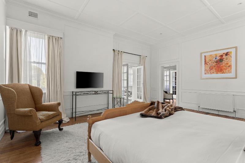 The Robertson Hotel image
