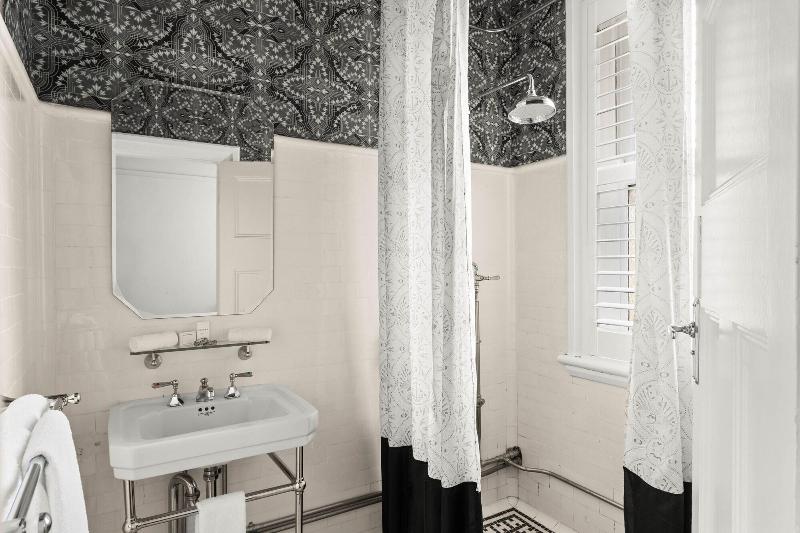 The Robertson Hotel image