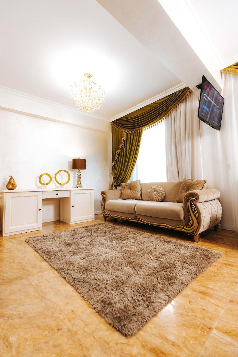 Evianne Boutique Hotel image