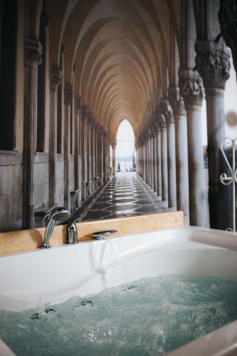 Evianne Boutique Hotel image