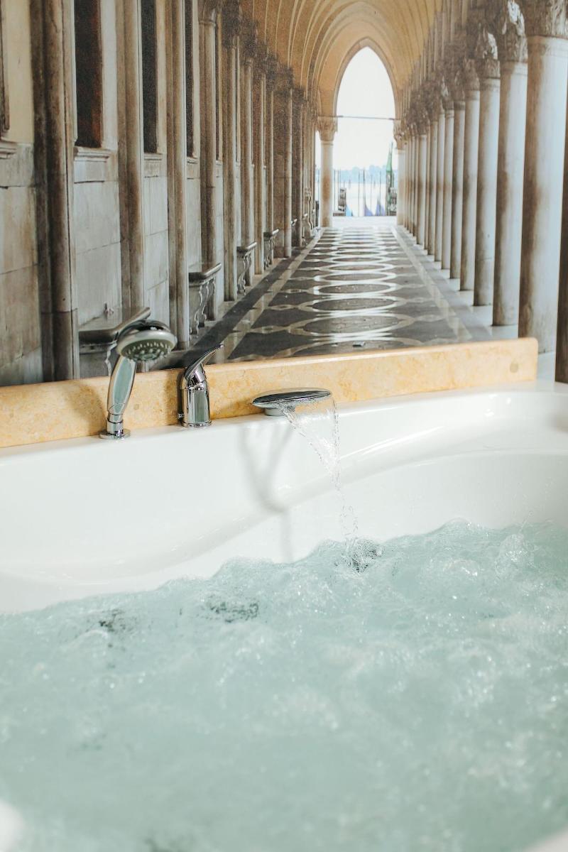 Evianne Boutique Hotel image