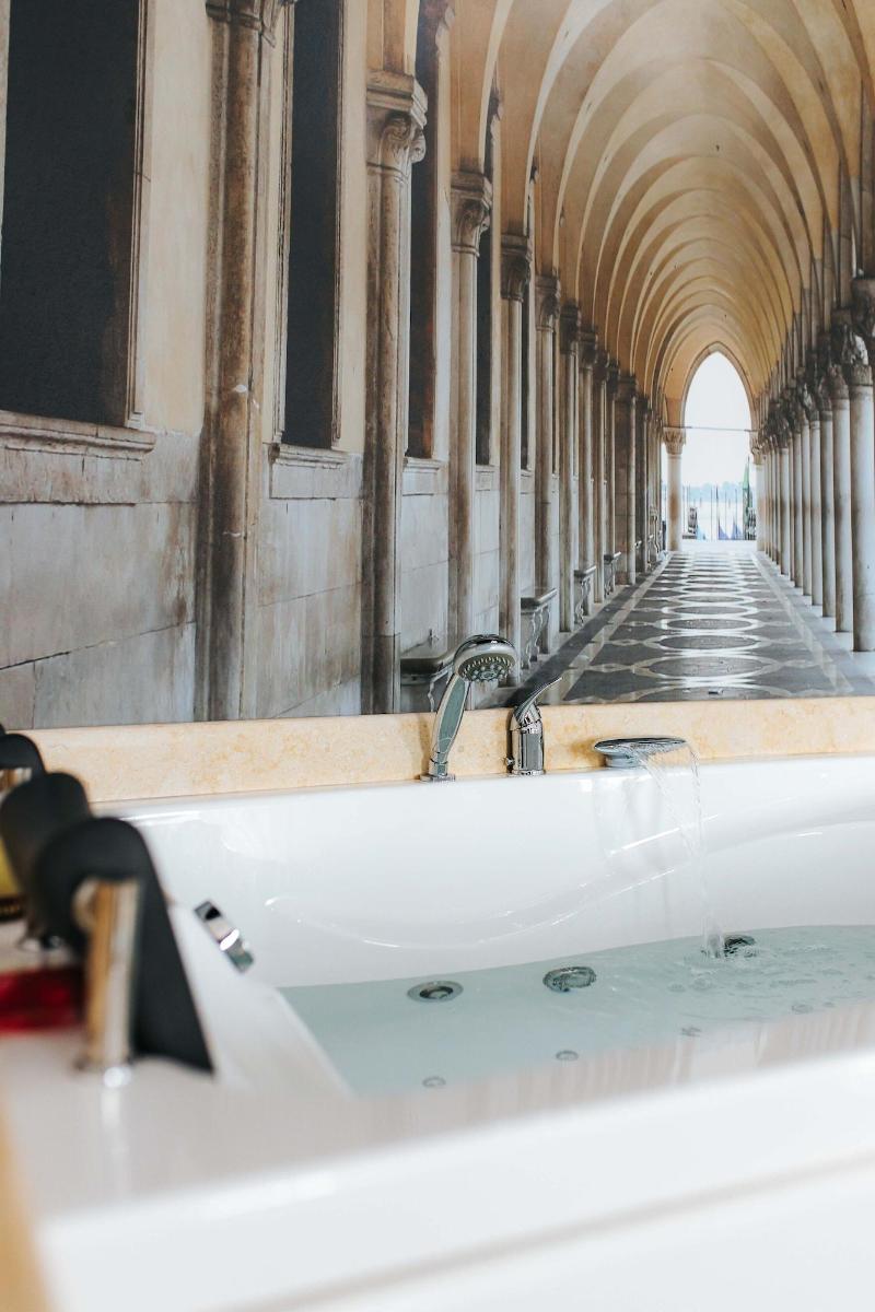 Evianne Boutique Hotel image