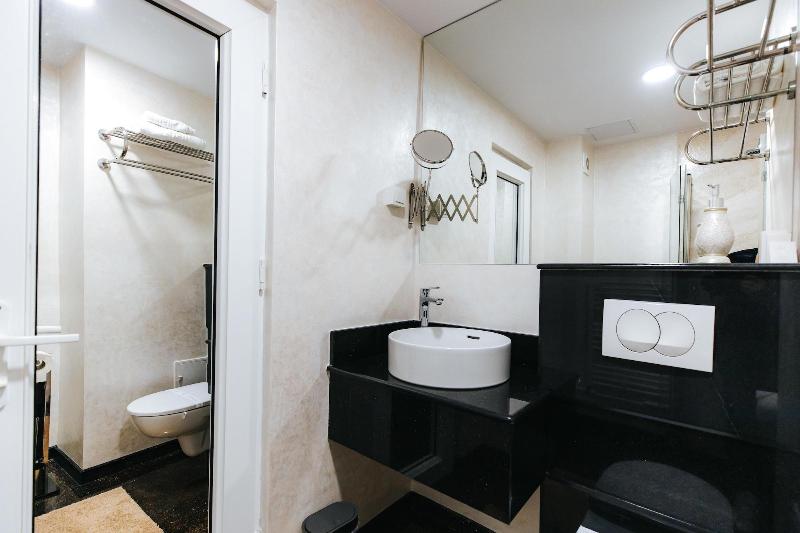 Evianne Boutique Hotel image