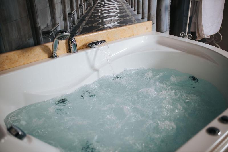 Evianne Boutique Hotel image