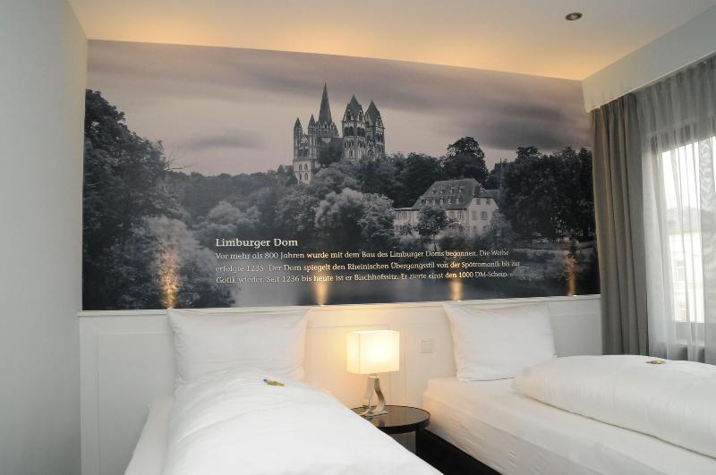 Hotel Huss image