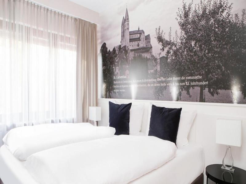 Hotel Huss image