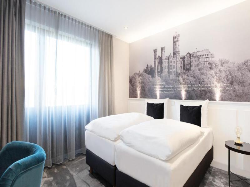Hotel Huss image