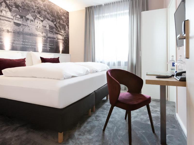 Hotel Huss image