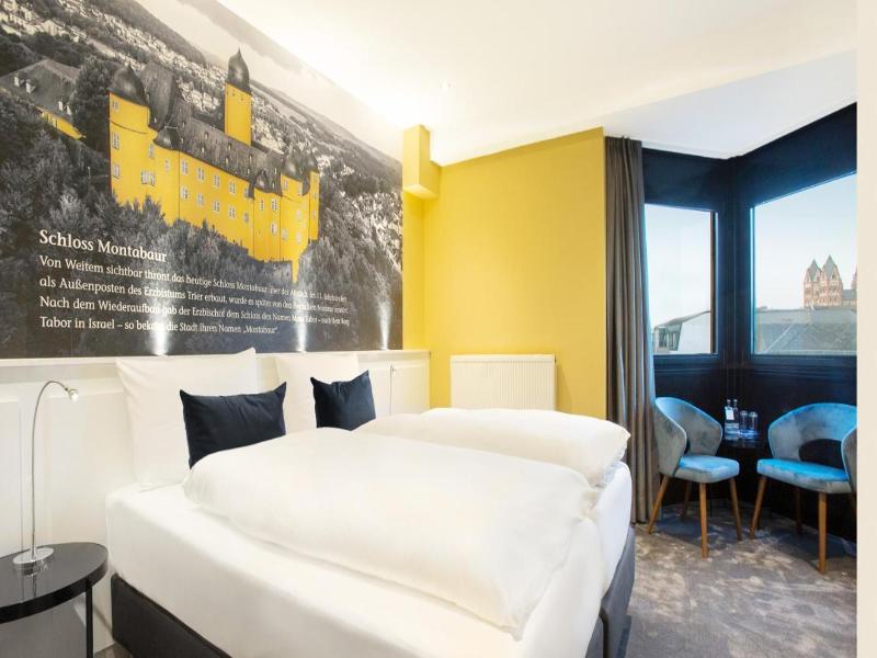 Hotel Huss image
