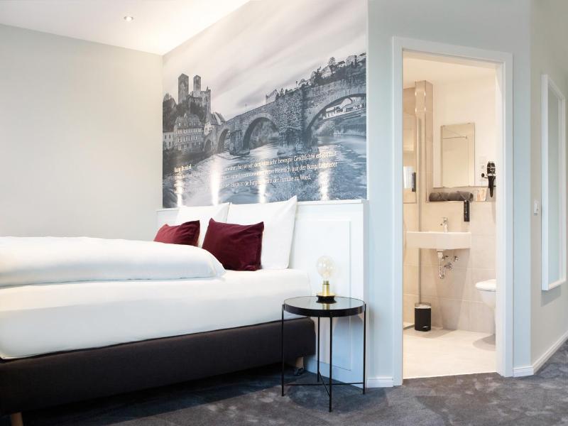 Hotel Huss image