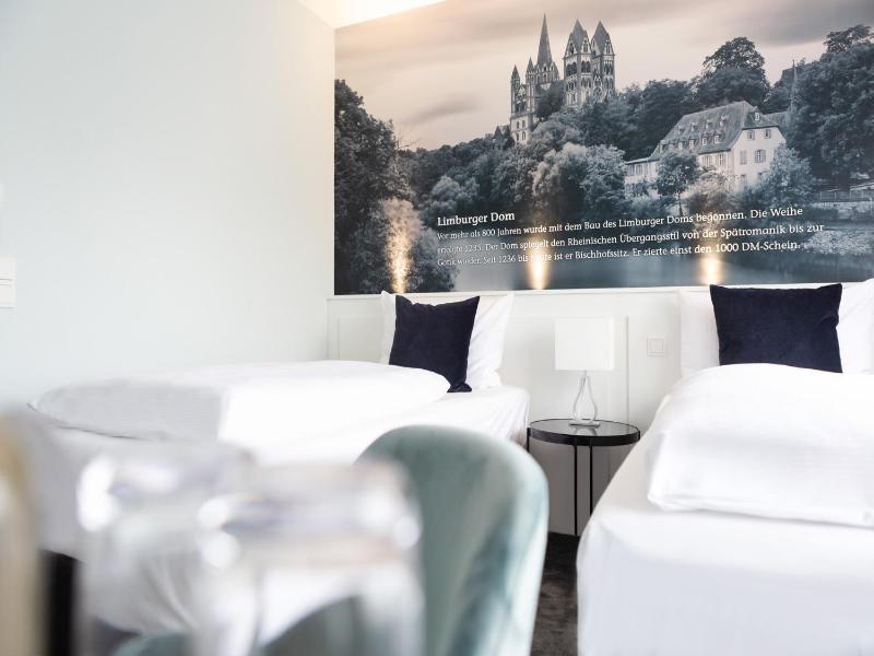 Hotel Huss image