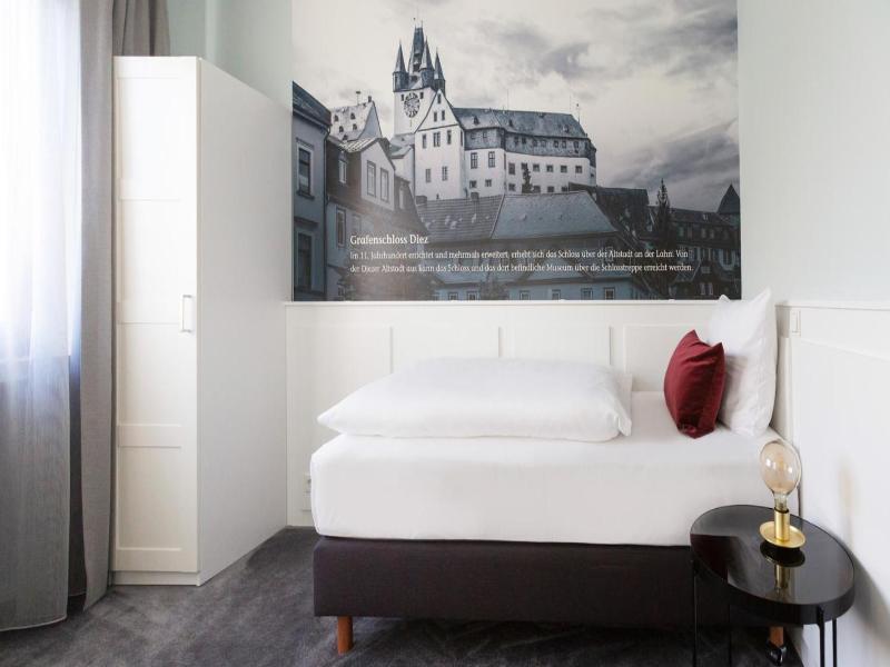 Hotel Huss image