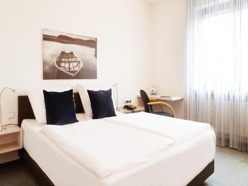 Hotel Huss image
