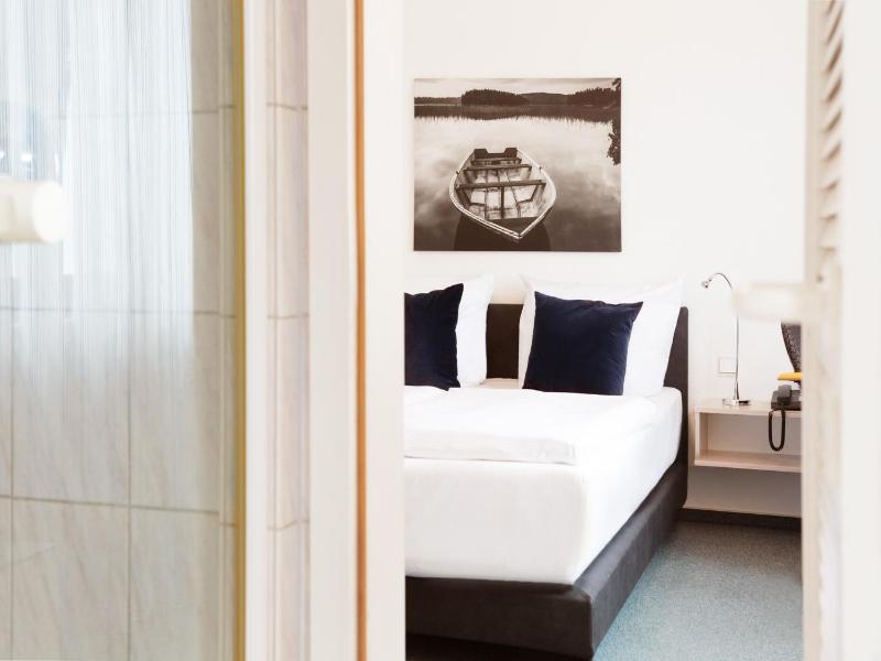 Hotel Huss image