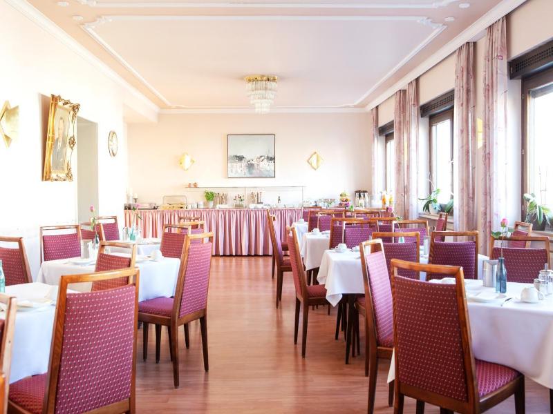 Hotel Huss image