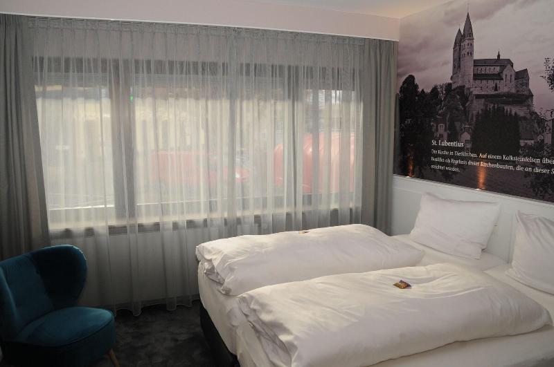 Hotel Huss image