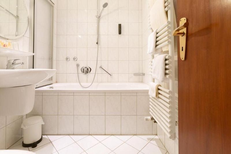 Hotel Huss image