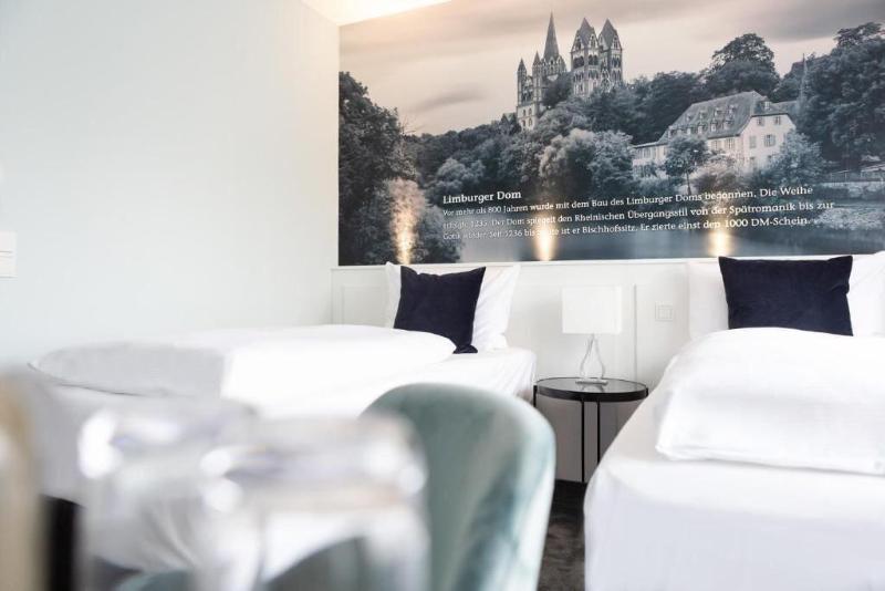 Hotel Huss image