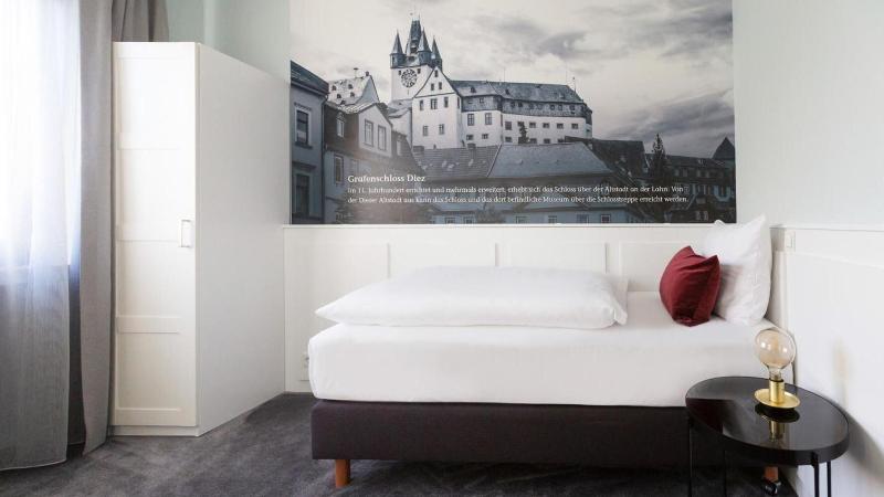 Hotel Huss image