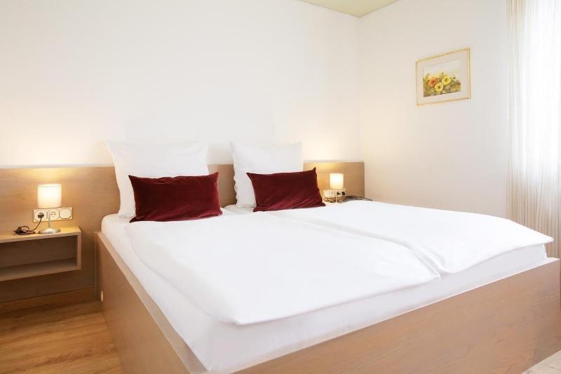 Hotel Huss image